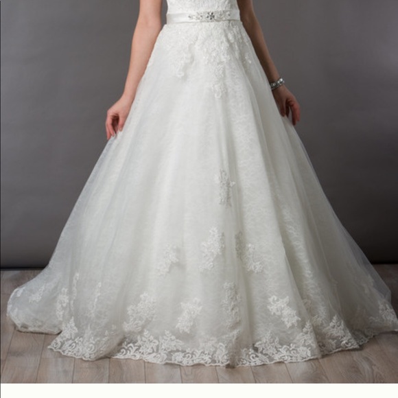 New with tags never worn. Bought for my wedding I’m unable to wear it. - Picture 1 of 8